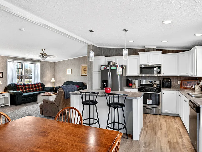 540 Everett St #17 — Photo 10