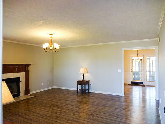 2nd image of 114 Ivanhoe Ct