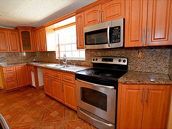 5th image of 1260 NE 205th Ter