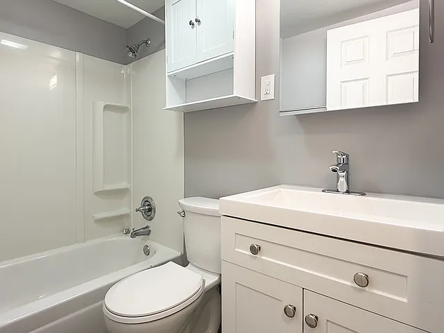 530 W Barry Ave #4D — Photo 8