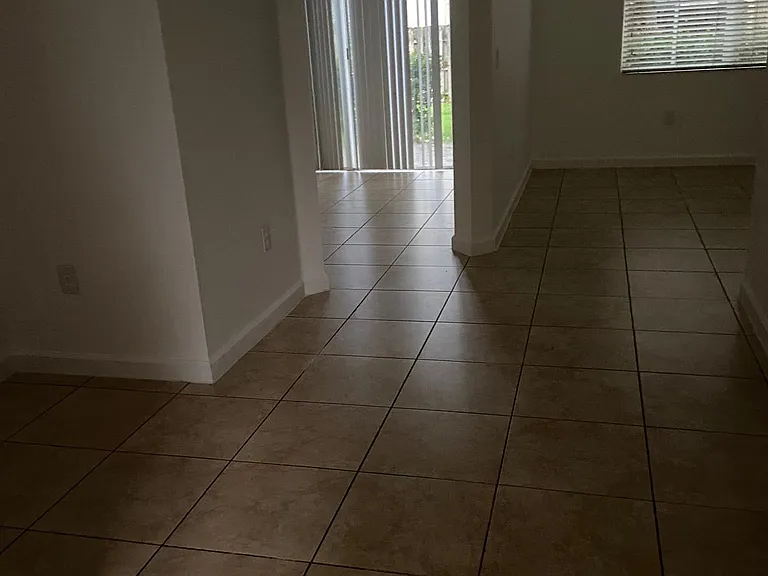 230 SE 29th Ave #10 — Photo 6