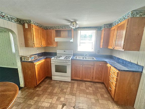 3rd image of 3324 Suncrest Ave