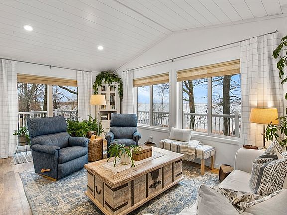 4th image of 1327 E Lake Drive