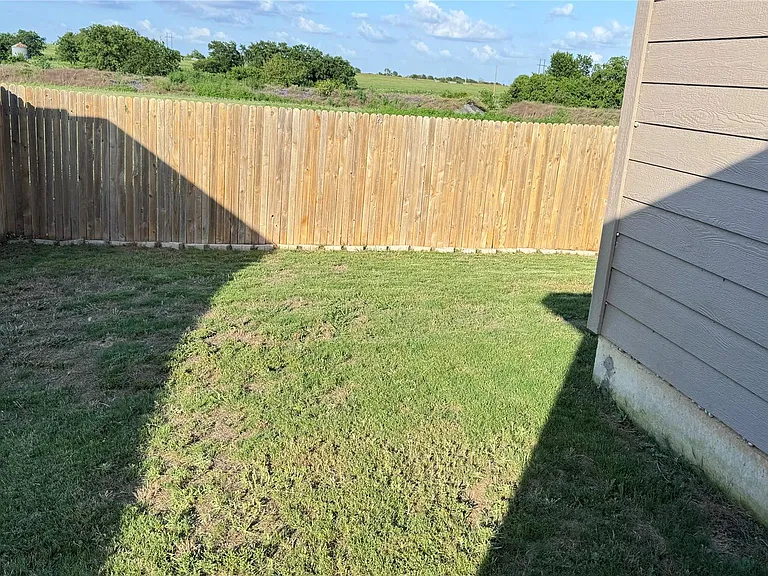 1017 Riverdale Cv — Photo 12