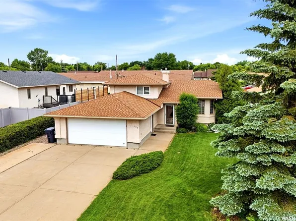 105 Courtside CRESCENT, Pilot Butte, SK S0G 3Z0