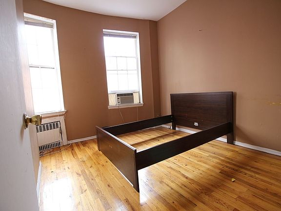 5th image of 206 E 17th St #2