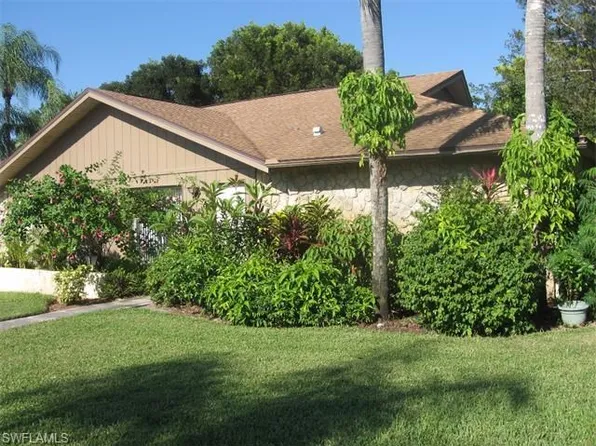 857 Palm View Dr, Naples, FL 34110