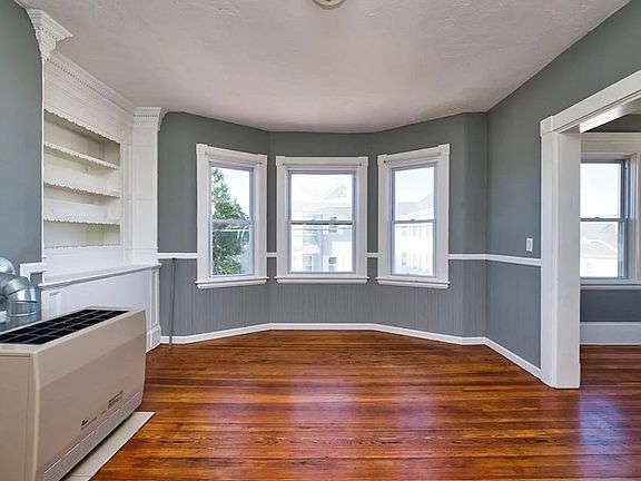 4th image of 36 Kane St #3