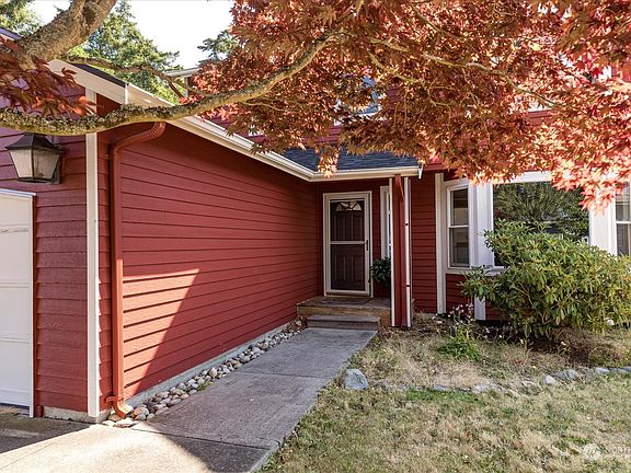 2nd image of 624 NW Lateen Street