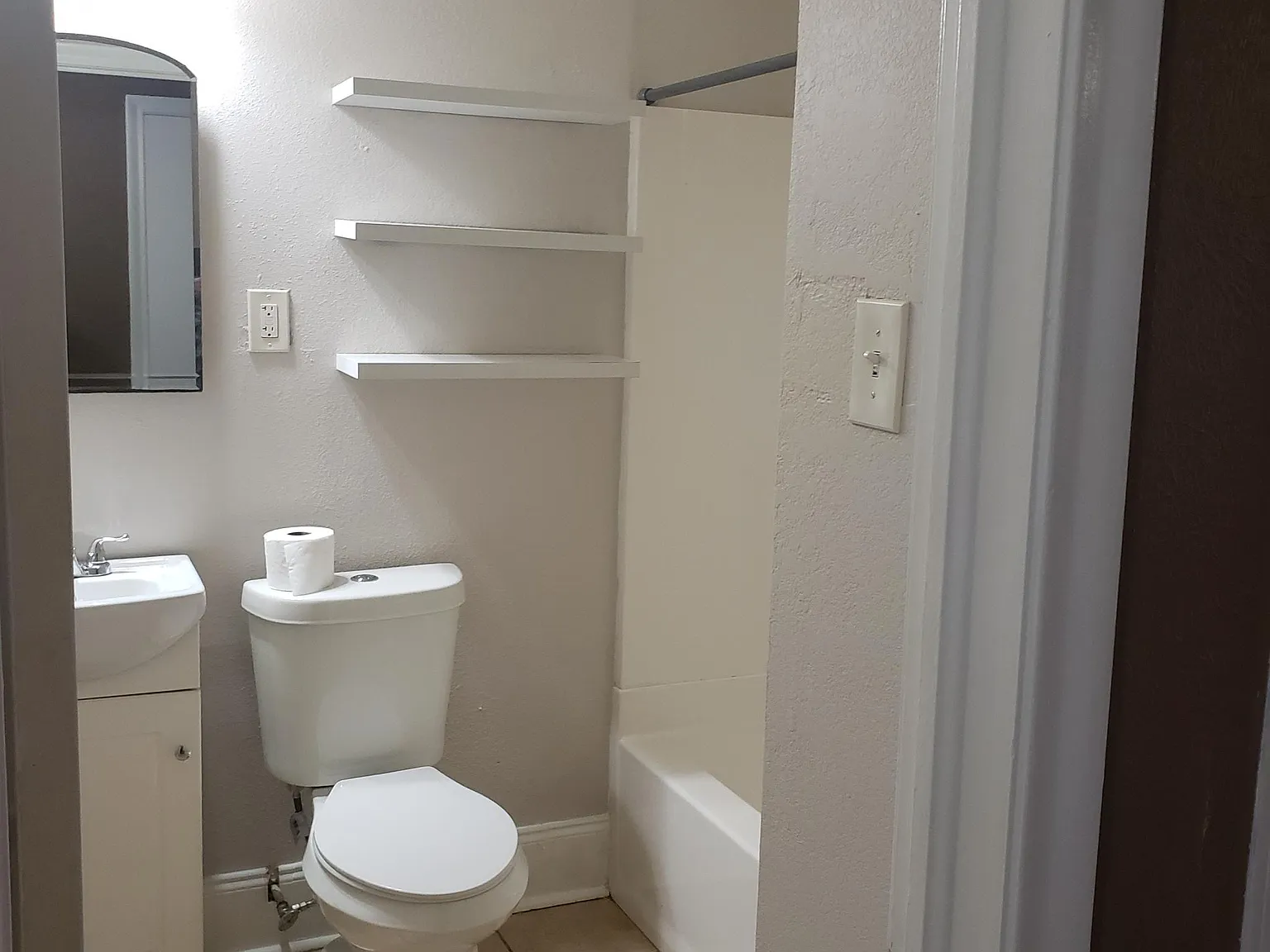 3 bed, 1585 sqft, $2,300 — Photo 3