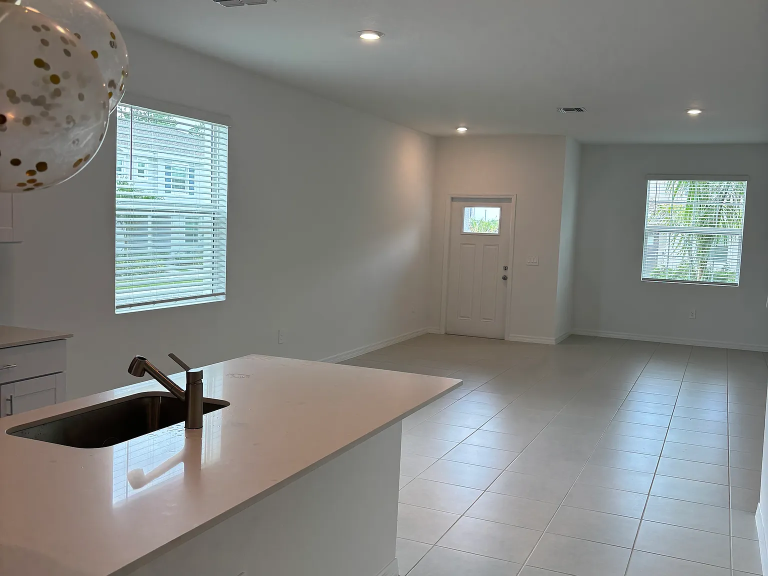 3 bed, 2.0 bath, 1801 sqft, $2,300 — Photo 4