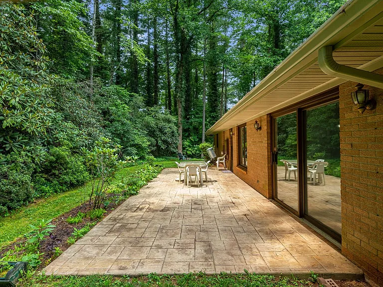 102 Arbor Ln — Photo 33