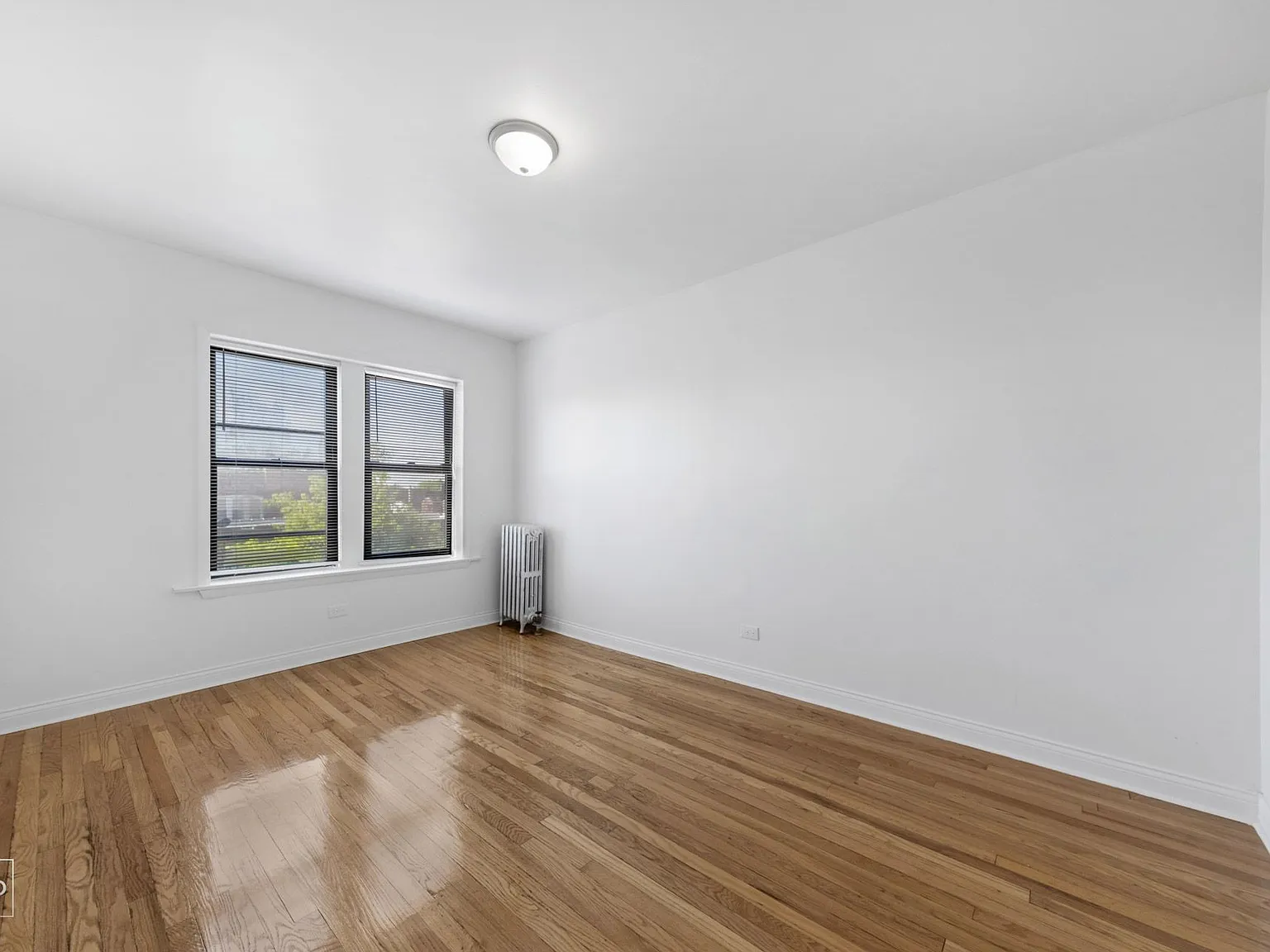 7657 S East End Ave — Photo 4