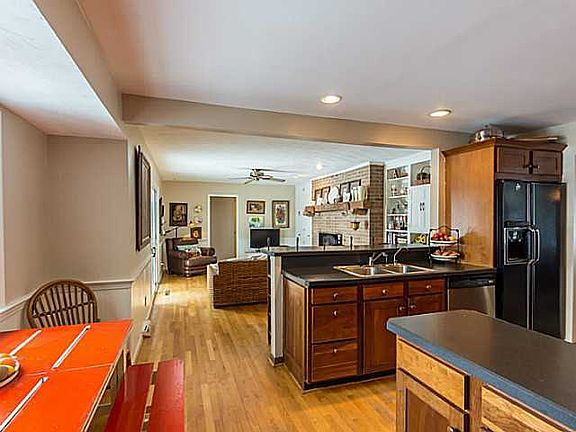 4th image of 2831 Sterling Dr