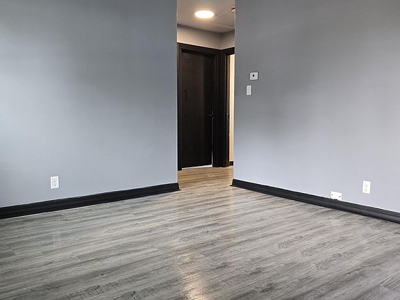 5th image of 2854 Hancock St