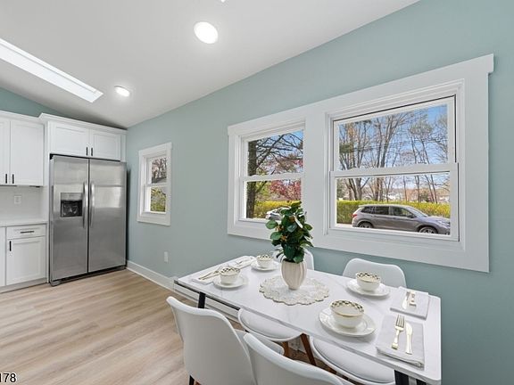 5th image of 46 Wildwood Rd