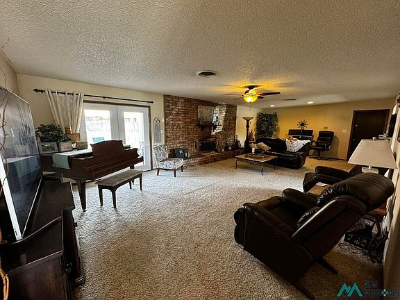 4th image of 1517 Country Club Pl