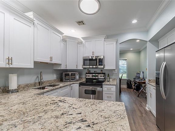 5th image of 1408 Windsor St #1408