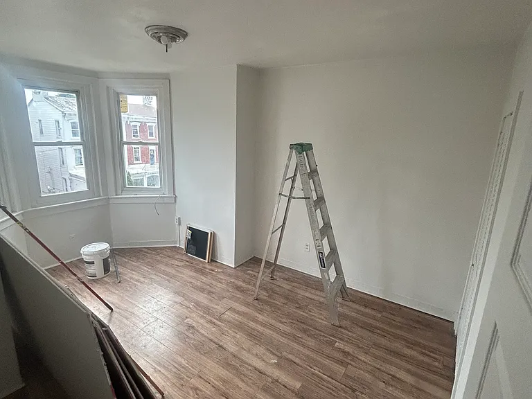 309 N 6th St #4 — Photo 8