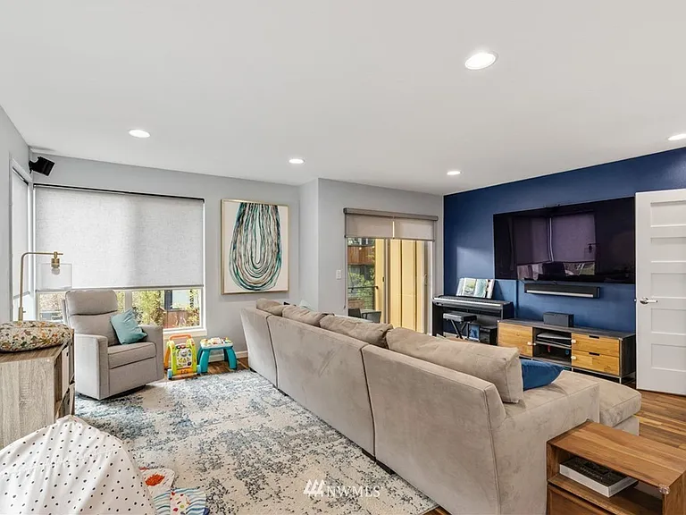 5206 Delridge Way SW #E — Photo 8