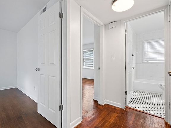 5th image of 830 Moreland Ave #10