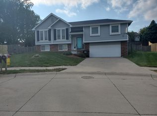 16240 N Cir, Omaha, NE 68135