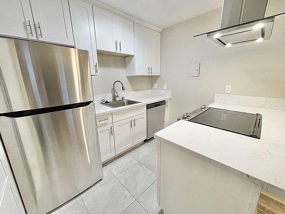 5th image of 2811-15 E St #12