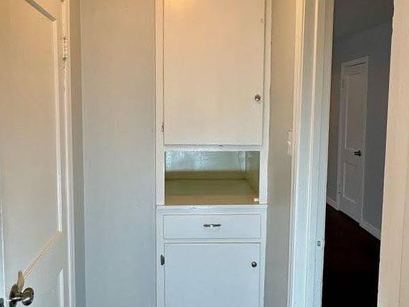 5th image of 2115 S Polk St Unit 6