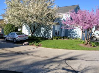 847 S Constitution Ave, Island Lake, IL 60042