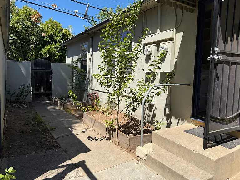 2305 39th St — Photo 13