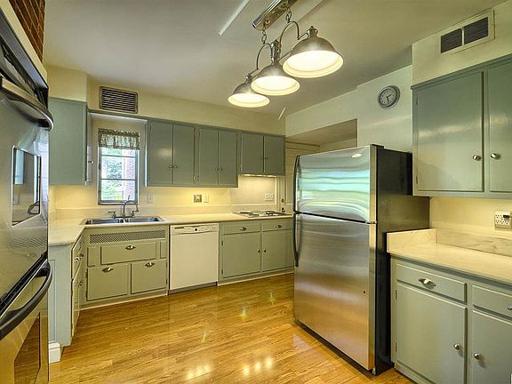 Renovated Kitchen-SS Appliances