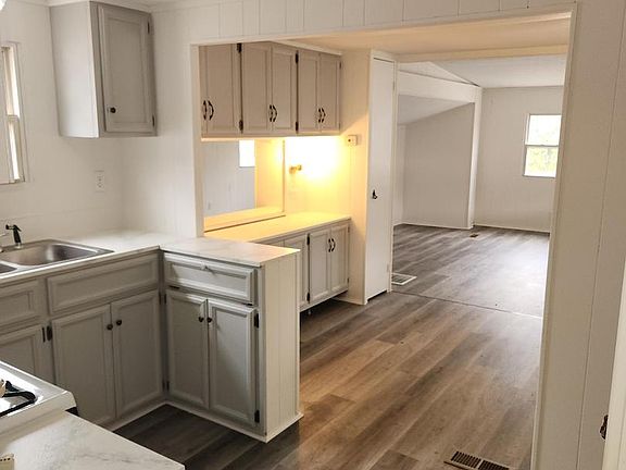4th image of 525 Pine Dr