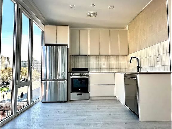 3rd image of 344 Lorimer St #6J