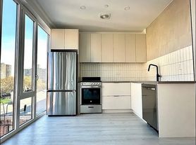 344 Lorimer St