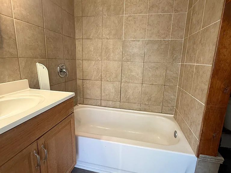 42 Franklin St #F — Photo 6