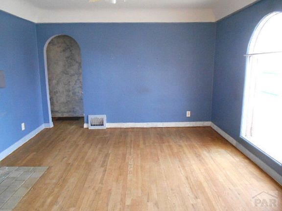4th image of 96 Marian Dr