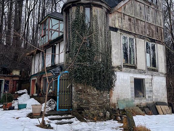 3rd image of 15899 Newport Rd