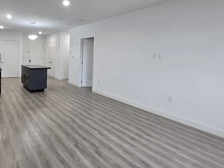 211 Baldwin Ave #403 — Photo 17