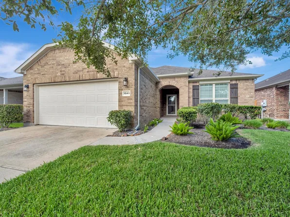 1541 Tuscan Village Dr, League City, TX 77573