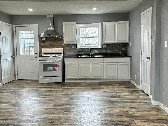 2nd image of 1905 Rosemary St