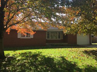 307 E Franklin St, Fisher, IL