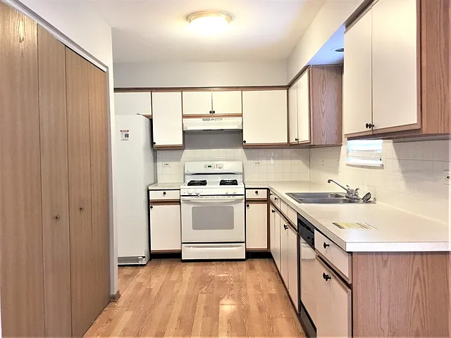 2415 Sisters Ct — Photo 3