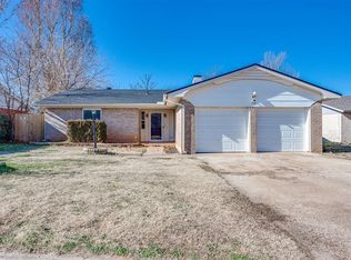 711 S Woodland Dr, Mustang, OK 73064