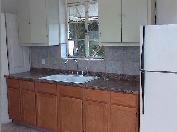 5th image of 706 W Court Ave