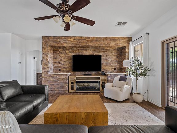 3rd image of 3201 E GLENEAGLE Drive