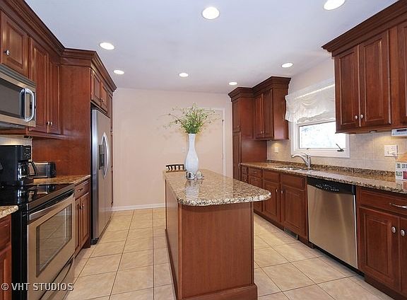 3rd image of 646 N Lincoln Ave