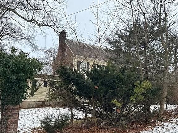 3rd image of 16 Luddington Rd