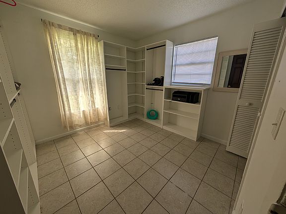 5th image of 111 Dolphin St SE