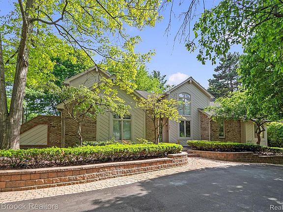 5th image of 363 Sycamore Ct