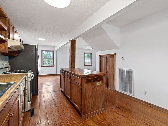 41st image of 1263 Ridge Rd W